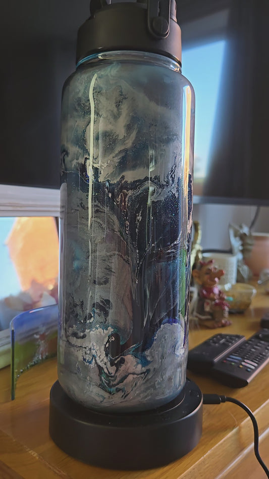 40oz Hydro,  Lid has Straw and Twist lid, handle also Absolutely Stunning Cup